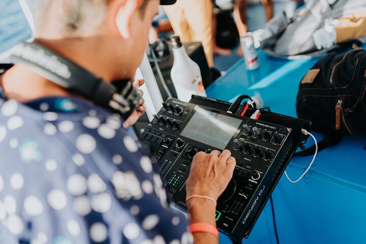 BYOB Paradise Waikiki Sunset Cruise + LIVE DJ + SWIMMING - thumb 4