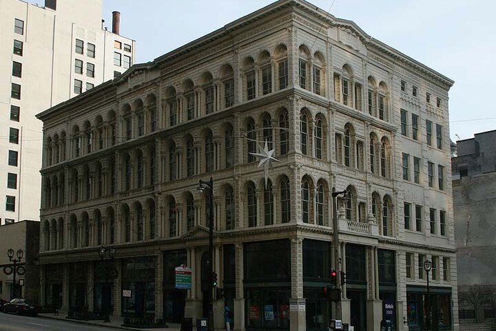 The Grand Walk: An Audio Tour Through Milwaukee's Historical And Cultural Heart - thumb 3