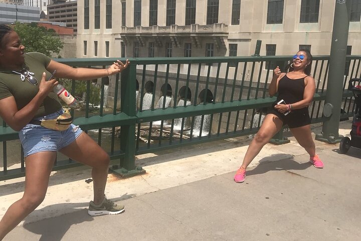 Unique Scavenger Hunt Experience In Milwaukee By Crazy Dash - thumb 3